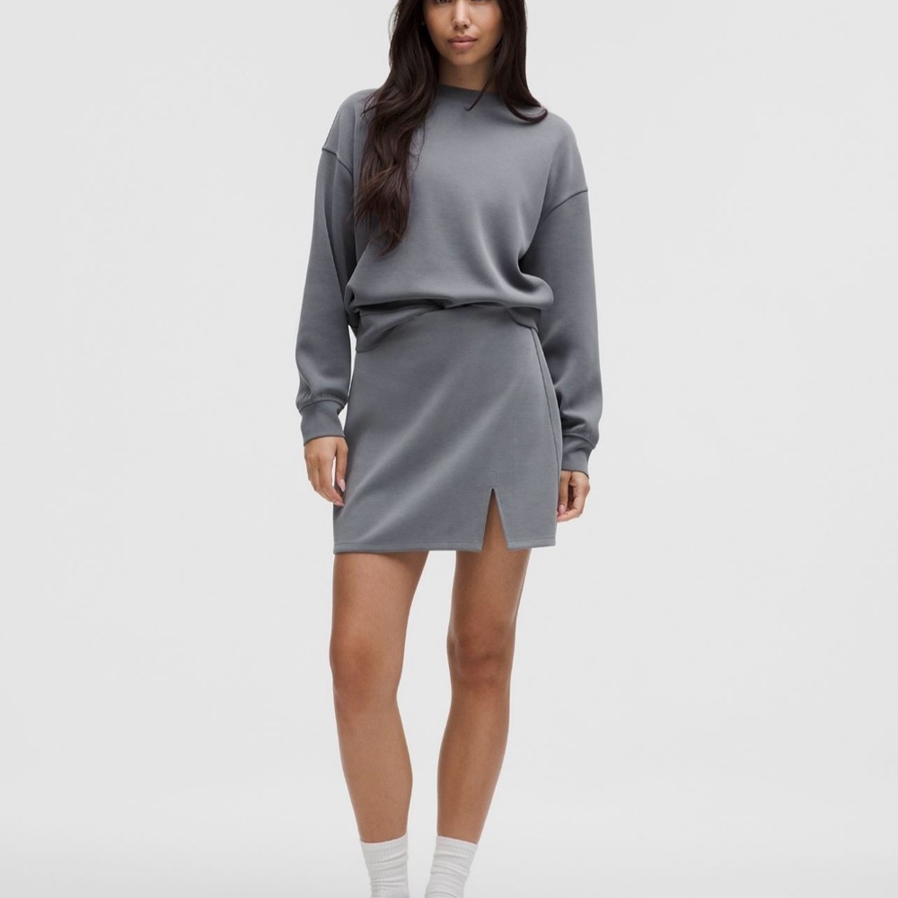 Lululemon Softstreme High-Rise Mini skirt
NWT
Color solar grey